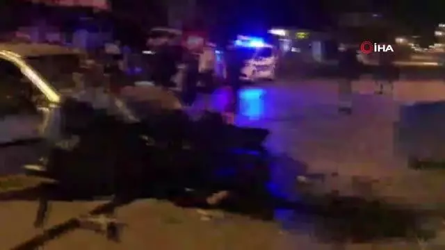 Park halindeki halk otobüsüne çarpan aracın sürücüsü yaralandı