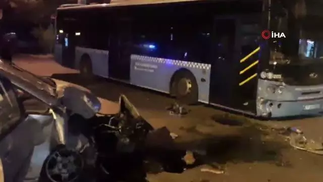 Park halindeki halk otobüsüne çarpan aracın sürücüsü yaralandı