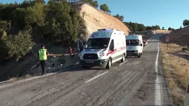 Şarampole devrilen otomobildeki 1 kişi öldü, 1 kişi yaralandı