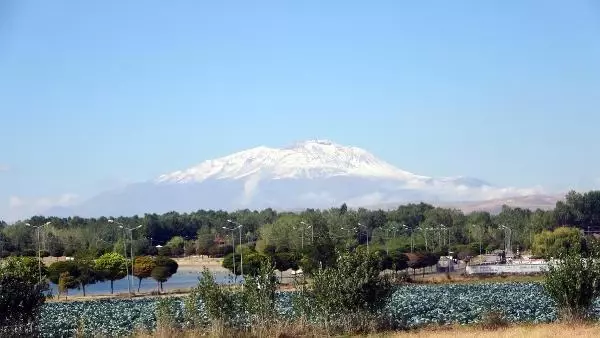 SÜPHAN DAĞI ZİRVESİ, BEMBEYAZ OLDU