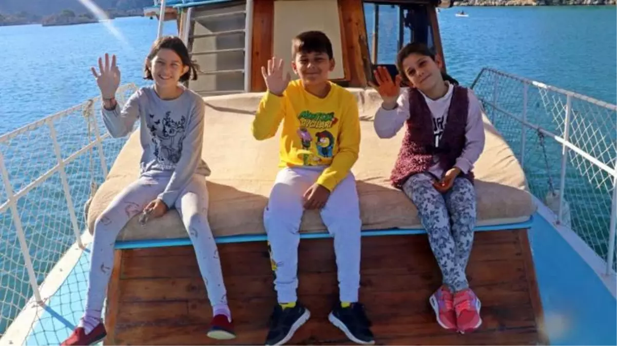Turistleri kıskandıracak yolculuk! Her sabah okullarına tekneyle gidiyorlar, üstelik ücretini devlet karşılıyor