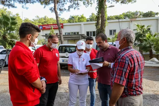 Türk Kızılaydan Manavgat'taki yangından zarar gören ailelere küçükbaş hayvan yardımı