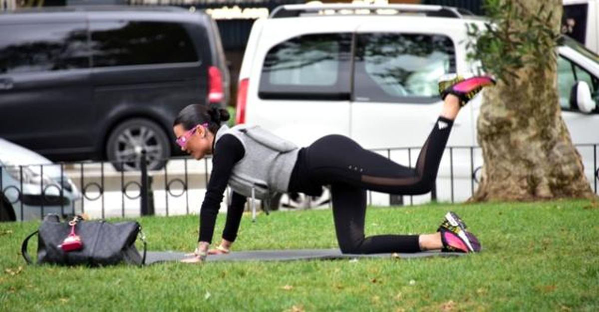 Unlu Sarkici Bebek Parkinda Pilates Yapti Haberler Magazin