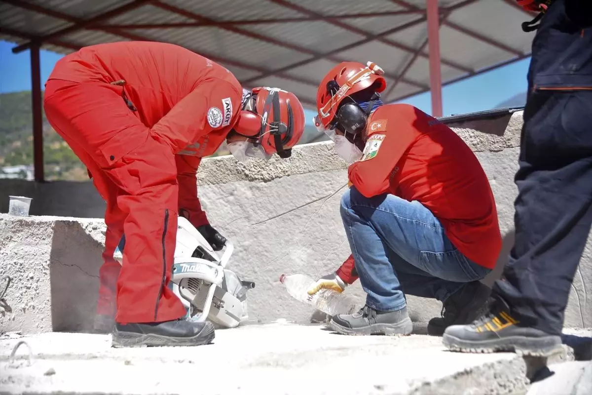 AKUT, Türkiye genelindeki deprem tatbikatlarını Alanya'da yapıyor