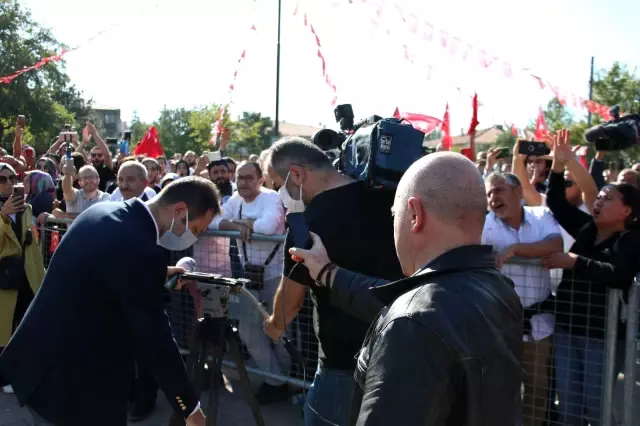 Aşı karşıtlarının mitinginde maske ve sosyal mesafe kuralları hiçe sayıldı