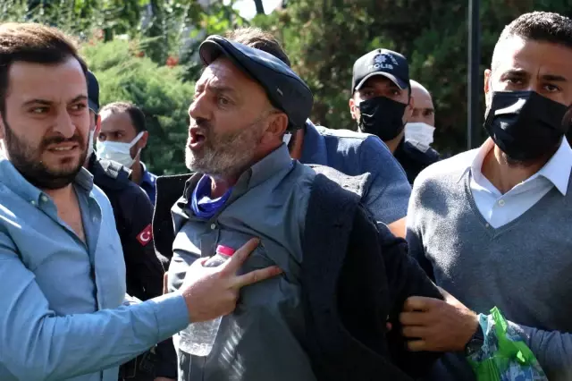 Aşı karşıtlarının mitinginde polise yumruk atan kişi gözaltına alındı