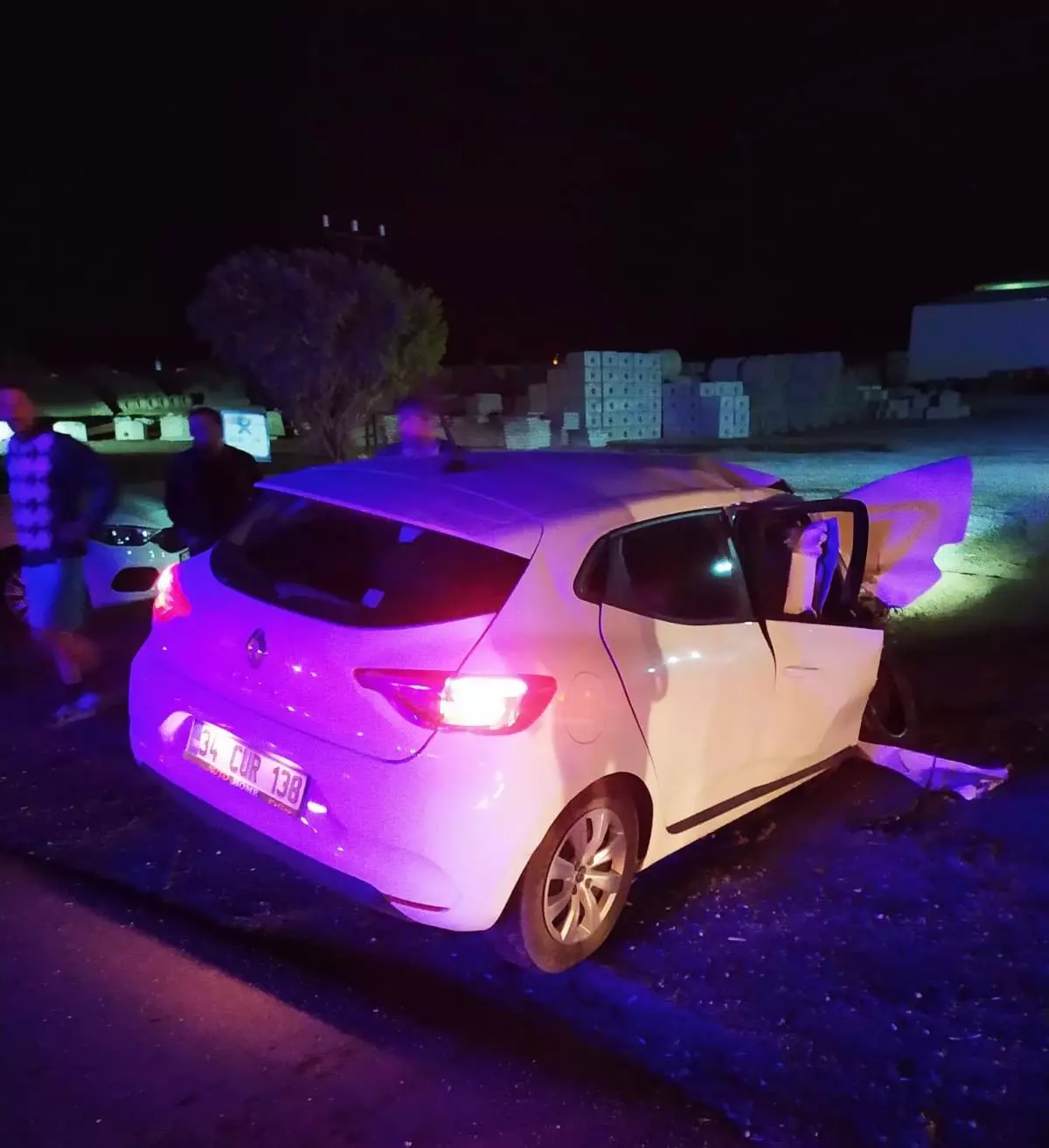 Bitlis'te otomobil ile kamyonetin çarpıştığı kazada 8 kişi yaralandı