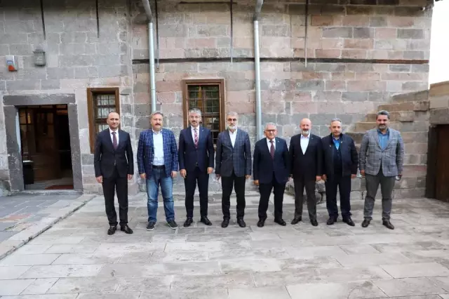 Kayseri Büyükşehir Belediye Başkanı Büyükkılıç, yurt sorunu yaşayan öğrencilere seslendi Açıklaması