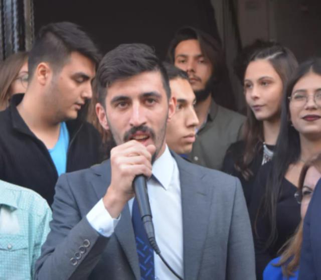 CHP Denizli Gençlik Kolları Başkanı Tugay Odabaşıoğlu'ndan skandal sözler: Erdoğan'ın fotoğrafını makamına asanın kolunu bacağını kırarım