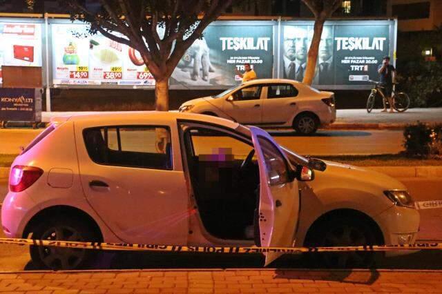 Direksiyon başında şüpheli ölüm! Etraftaki vatandaşları cesedi görmek için birbiriyle yarıştı