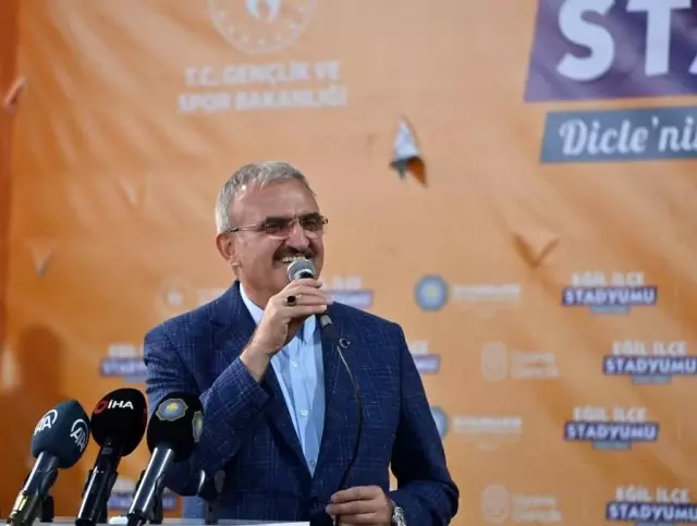 Eğil İlçe Stadyumunun açılışı büyük bir coşkuyla yapıldı