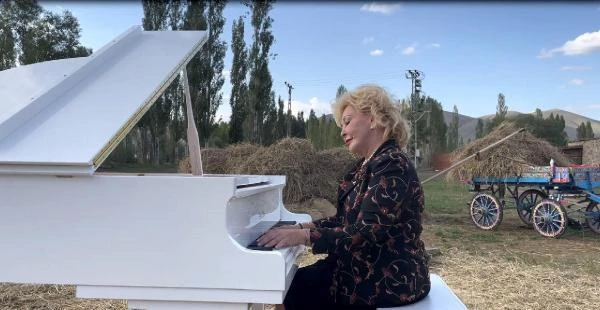 Gülsin Onay'dan harmanda piyano resitali