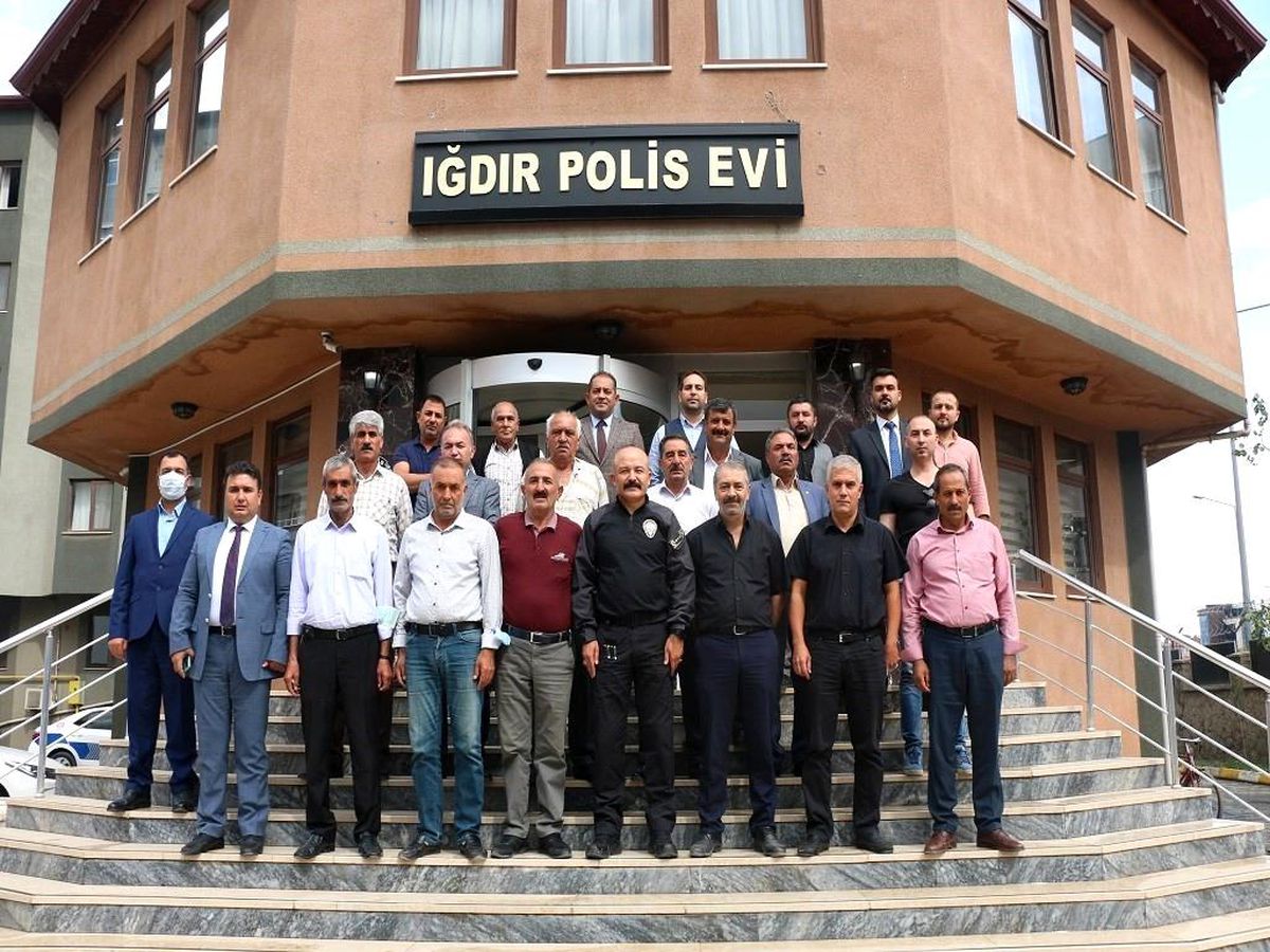 Iğdır Emniyeti ile mahalle muhtarları arasında huzur ve güvenlik toplantısı yapıldı