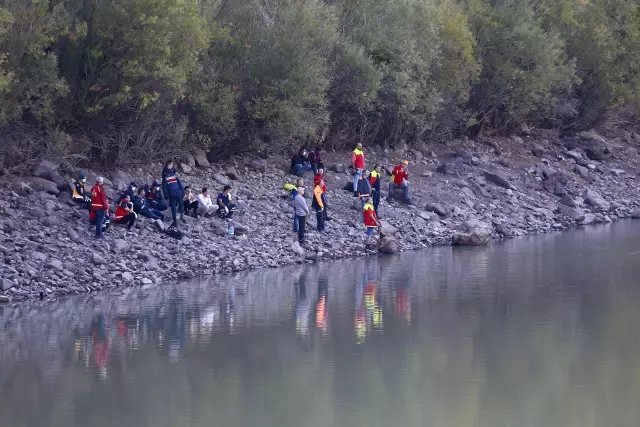 Kayseri'de balık tutarken takılan oltasını kurtarmak için gölete giren sağlık çalışanın cesedi bulundu