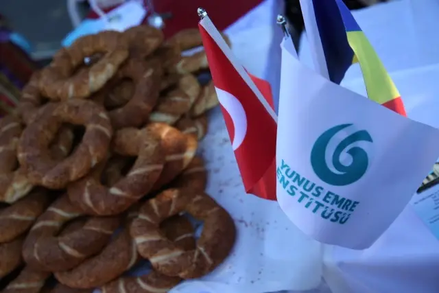Romanya'da düzenlenen AsiaFest'te Yunus Emre Enstitüsü standına yoğun ilgi