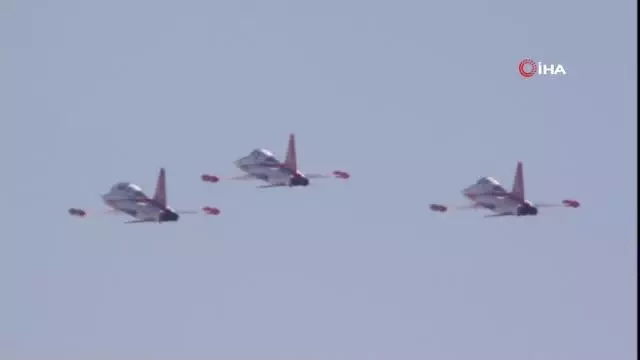 Türk Yıldızları Gökyüzüne ay yıldız çizdi