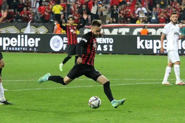 TFF 2. Lig: Eskişehirspor: 2 Pazarspor: 6