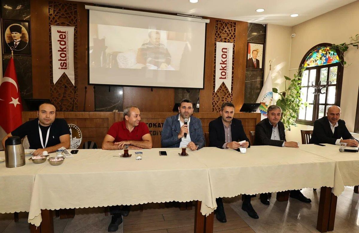 Tokat Belediye Bakanı Eroğlu gençlerle bir araya geldi