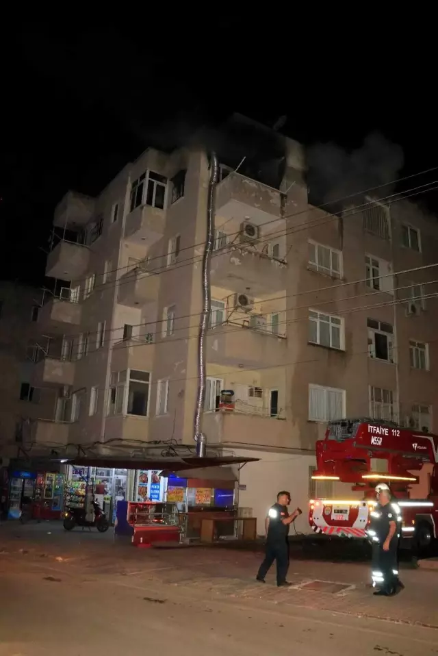 Son dakika: Yangında mahsur kalan kişinin imdadına bekçiler yetişti