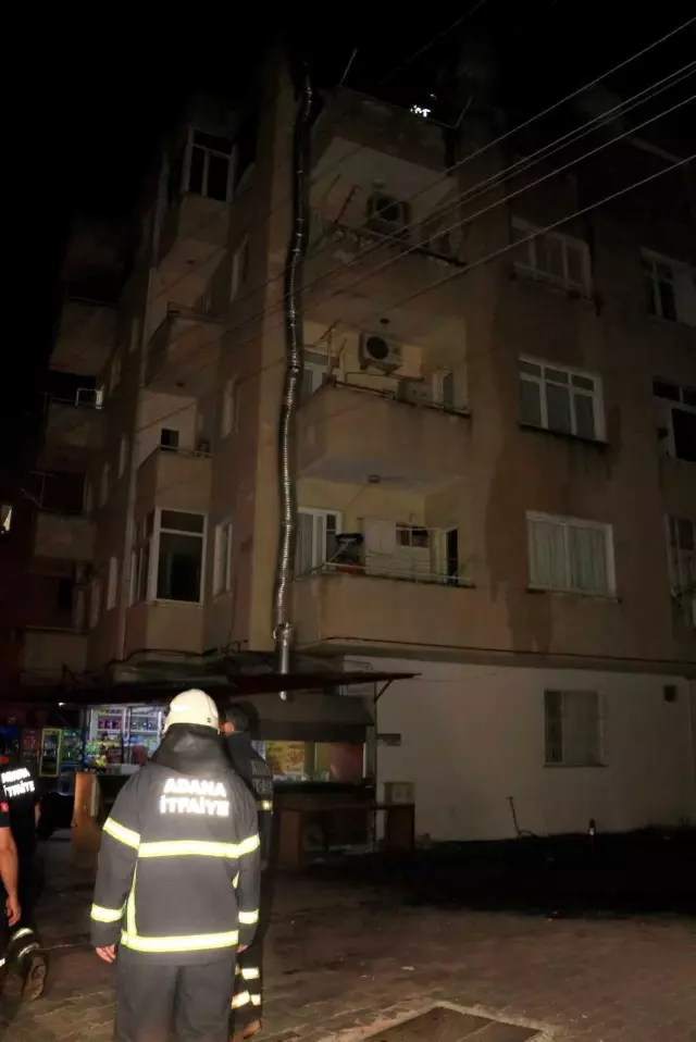 Son dakika: Yangında mahsur kalan kişinin imdadına bekçiler yetişti