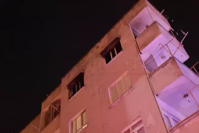 Son dakika haber... Yangın çıkan evde mahsur kalan kişi kurtarıldı