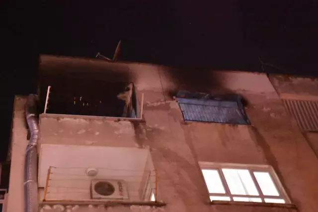 Son dakika haber... Yangın çıkan evde mahsur kalan kişi kurtarıldı