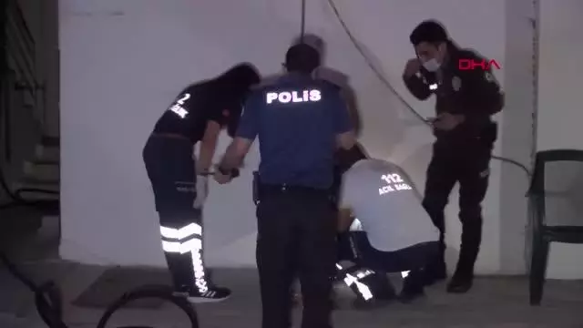 ADANA-EVİN İÇİNDE YANMAKTAN MAHALLE BEKÇİLERİ KURTARDI