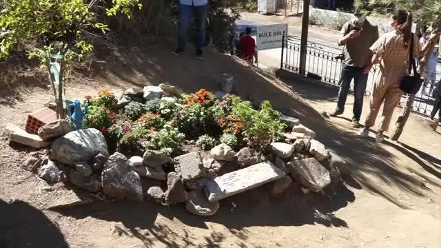 BALIKESİR - Tuncel Kurtiz vefatının 8'inci yılında kabri başında anıldı