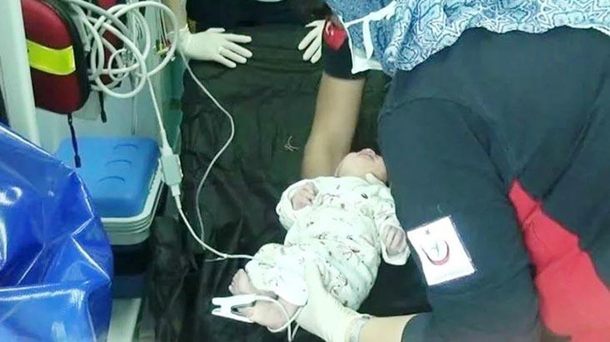 Bebeği canlı canlı gömmeye çalışan anne ve anneannenin şaşırtan ifadesi: Nefes alabileceği şekilde gömdük