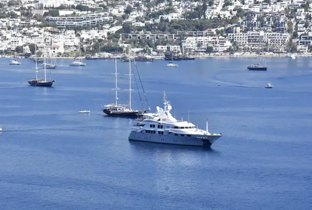 Bodrum'da süper lüks yat trafiği devam ediyor