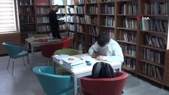 Çekerek Halk Kütüphanesi öğrencilerin cazibe merkezi oldu