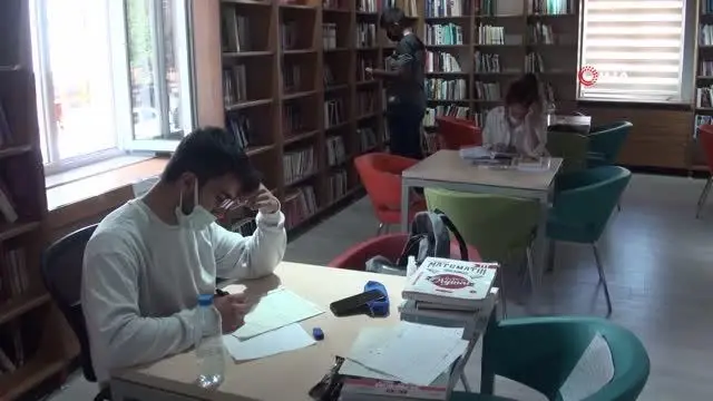 Çekerek Halk Kütüphanesi öğrencilerin cazibe merkezi oldu