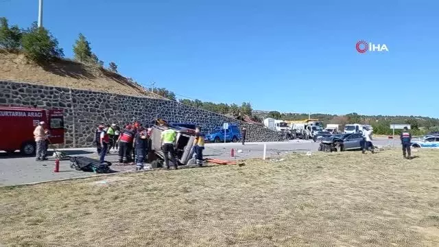 Gediz'de hafif ticari araç ile otomobil çarpıştı: 1 ölü 3 yaralı