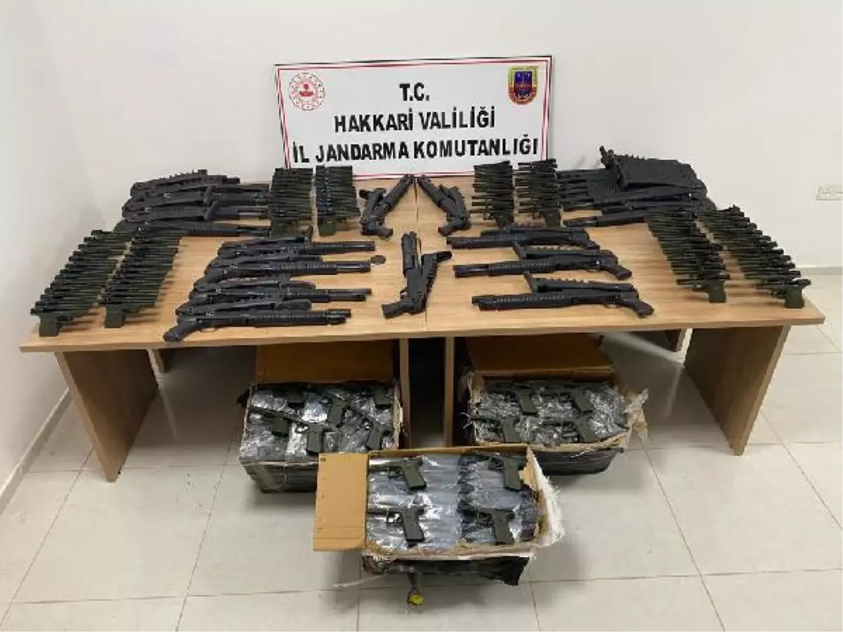 Hakkari'de 22 av tüfeği ve 380 tabanca gövdesi ele geçirildi