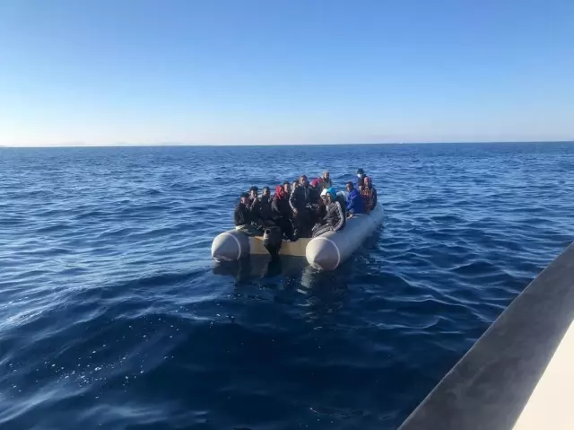 İzmir ve Aydın'da Türk kara sularına itilen 306 düzensiz göçmen kurtarıldı