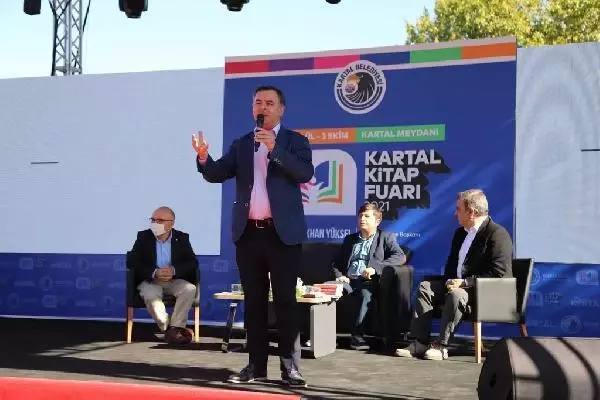 Kartal Kitap Fuarı ikinci gününde ünlü gazetecileri ağırladı