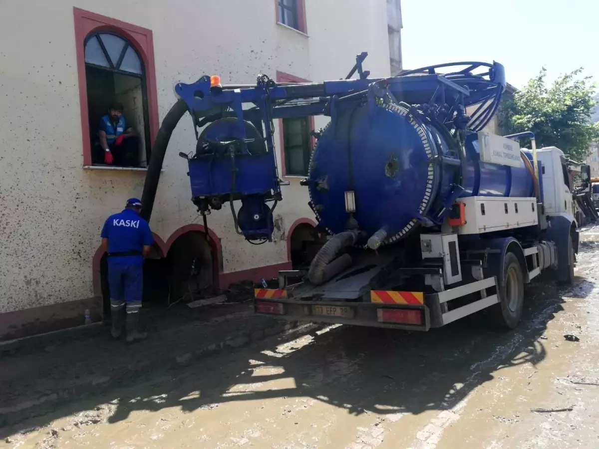 Kayseri itfaiyesine yangın ve sel bölgesindeki kurumlardan teşekkür belgesi