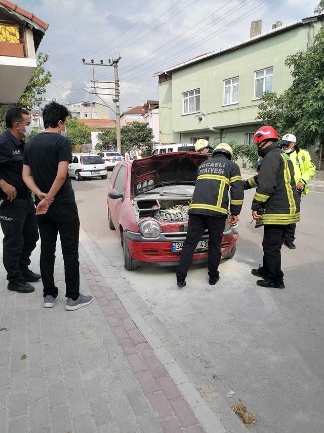 kaza yapan otomobilden cikan dumanlar korkutt 3 14422613 o