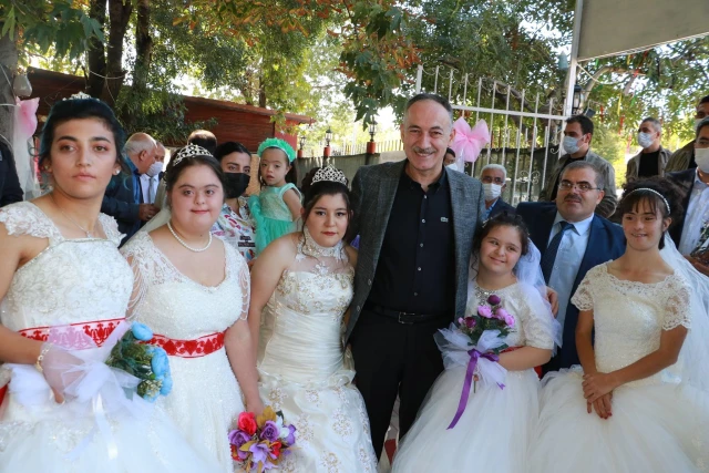 Kırıkkale'de engelli genç kızlar temsili düğünde eğlendi