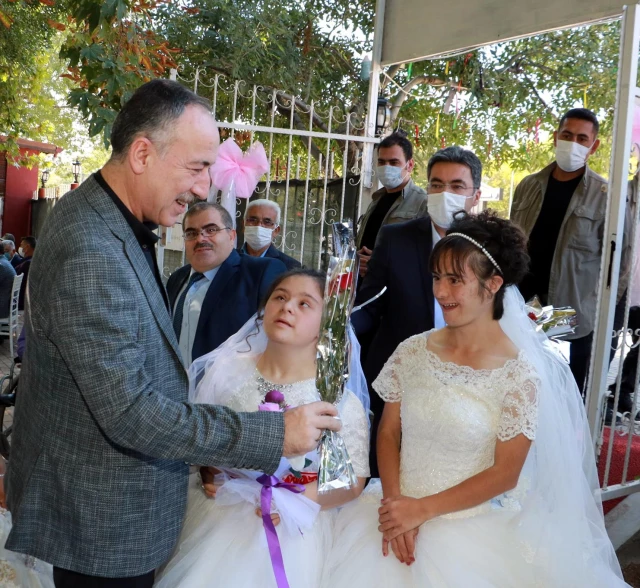 Kırıkkale'de engelli genç kızlar temsili düğünde eğlendi