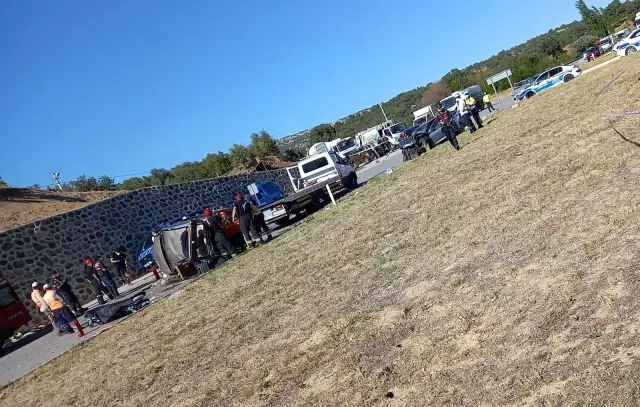 Gediz'de hafif ticari araç ile otomobil çarpıştı: 1 ölü 3 yaralı