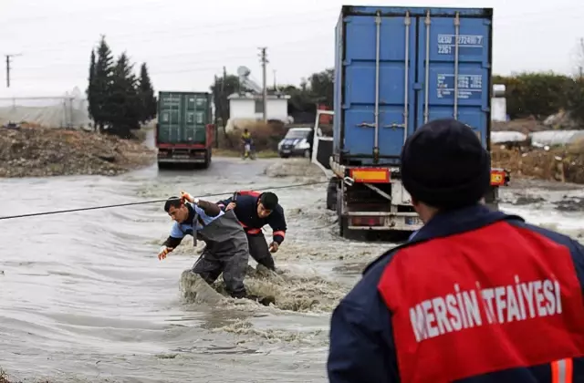 Mersin Büyükşehir İtfaiyesi, 8 Ayda 15 Bin 993 Görevi Yerine Getirdi