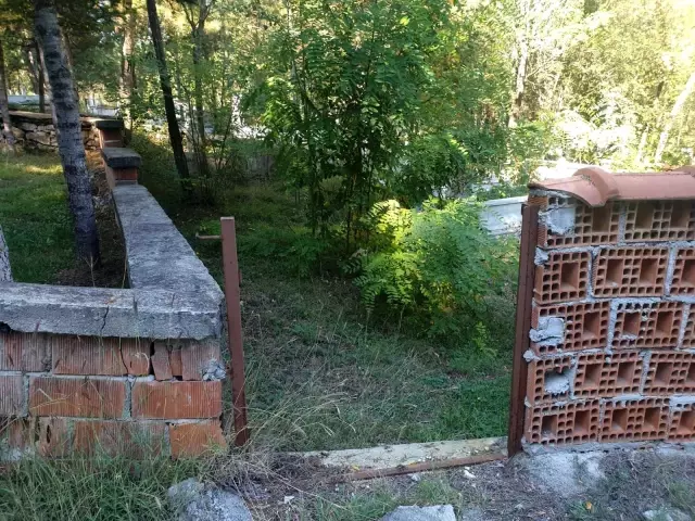 Mezarlıkların demir korkulukları çalındı