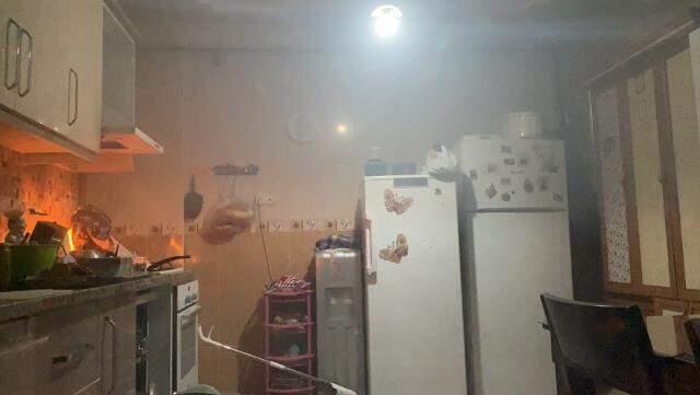 Sinir krizi geçiren 18 yaşındaki genç, eşyaları paramparça edip evi ateşe verdi