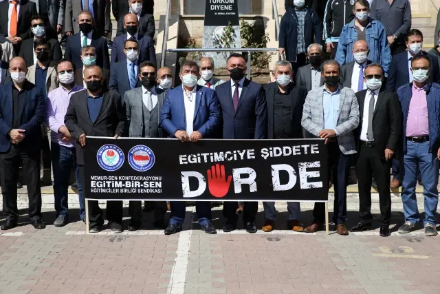 Sivas Eğitim-Bir-Sen kentte bir okul müdürünün darbedilmesini kınadı