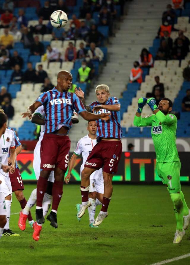 Süper Lig'in gözü bu maçtaydı! Trabzonspor, Alanya karşısında liderlik fırsatını tepti: 1-1 Süper Lig'in gözü bu maçtaydı! Trabzonspor, Alanya karşısında liderlik fırsatını tepti: 1-1