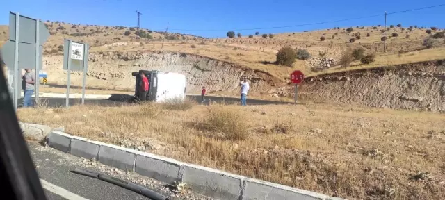 Takla atan araçlardan burunları bile kanamadan kurtuldular
