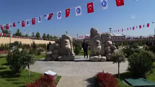 Tarihi ve kültürel eserlerin minyatürlerinin yer aldığı Çorumminia açıldı