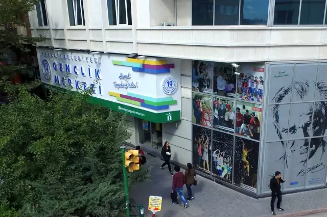 Tepebaşı'nda Gençlik Merkezleri gençlerin yanında
