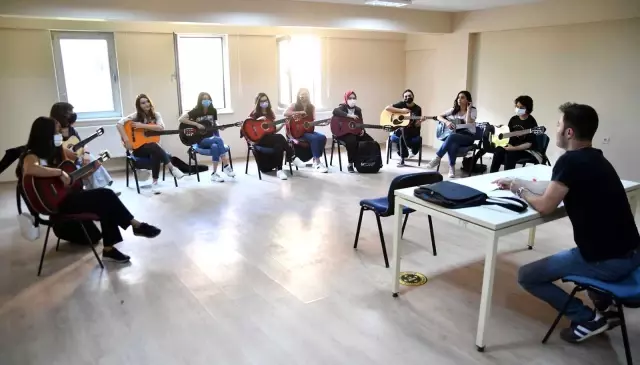 Tepebaşı'nda Gençlik Merkezleri gençlerin yanında